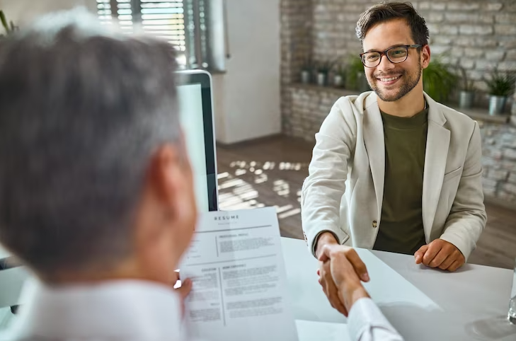 How to create a good resumé and find a job in Australia